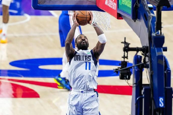 歐文跳出球員選項,3 年 1.19 億美元續約獨行俠 歐文跳出球員選項,3 年 1.19 億美元續約獨行俠