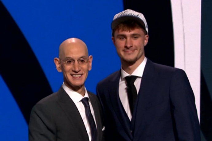 獨行俠用狀元簽選中庫珀·弗拉格:未來巨星的崛起 獨行俠用狀元簽選中庫珀·弗拉格:未來巨星的崛起