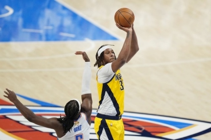 湖人即將簽下步行者特納,內線實力將大幅提升 湖人即將簽下步行者特納,內線實力將大幅提升