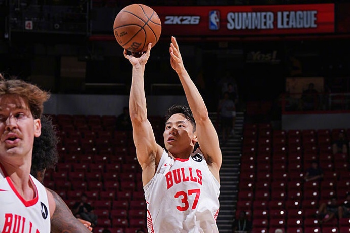 河村勇輝新賽季身披 8 號(hào)，續(xù)寫公牛 8 號(hào)傳奇篇章