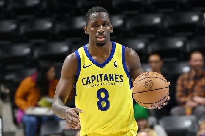 夏季聯(lián)賽閃耀，大衛(wèi)·瓊斯與馬刺達(dá)成雙向合同