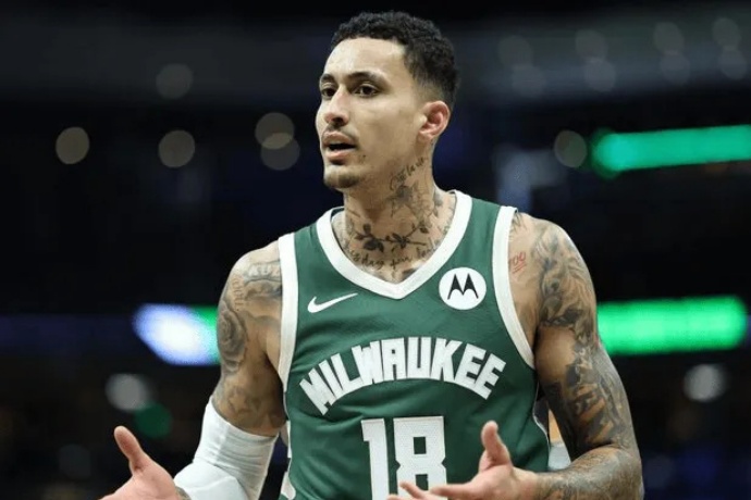 庫茲馬新賽季將改穿0號球衣，此前屬于利拉德