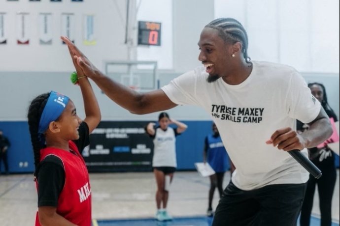 馬克西談舉辦免費籃球訓練營：回饋社區感覺很棒 給他人帶來快樂我也會開心