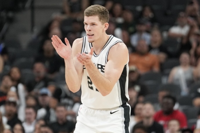 馬刺隊官宣續約英格拉姆與米尼克斯，充實雙向合同陣容