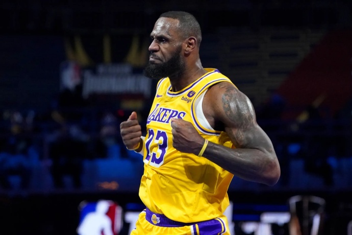 美媒 HoopsHype 統計 NBA 生涯總薪水排名:詹姆斯超 5.83 億獨占鰲頭 美媒 HoopsHype 統計 NBA 生涯總薪水排名:詹姆斯超 5.83 億獨占鰲頭