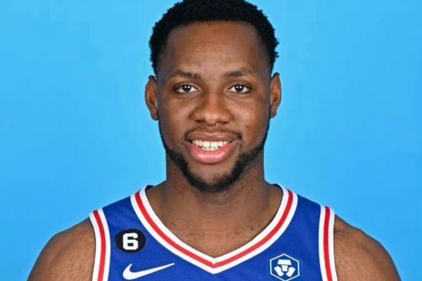 老鷹押寶藍領中鋒:查爾斯-巴錫能否用護筐拼出正式合同? 老鷹押寶藍領中鋒:查爾斯-巴錫能否用護筐拼出正式合同?