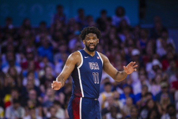 恩比德減重歸來!76人核心訓練場亮相體型明顯變瘦,季后賽征程現曙光 恩比德減重歸來!76人核心訓練場亮相體型明顯變瘦,季后賽征程現曙光