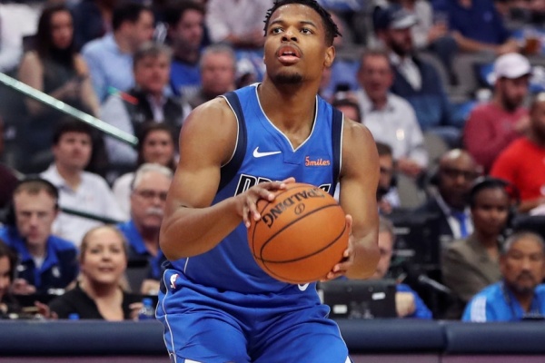 七年漂泊終回家!小丹尼斯-史密斯一年合約重返獨行俠 七年漂泊終回家!小丹尼斯-史密斯一年合約重返獨行俠